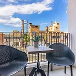 Athinais Urban Living 2 Just 2 Minutes From The Port