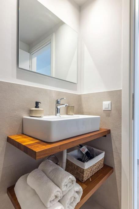 Athinais Urban Living 2 Just 2 Minutes From The Port
