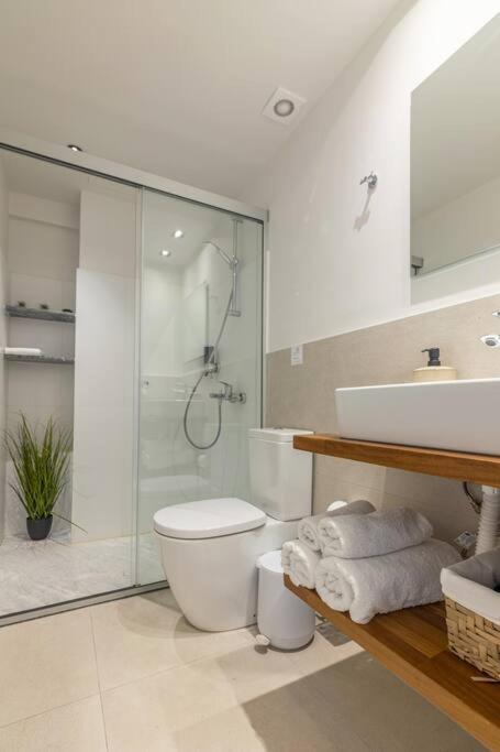Athinais Urban Living 2 Just 2 Minutes From The Port *